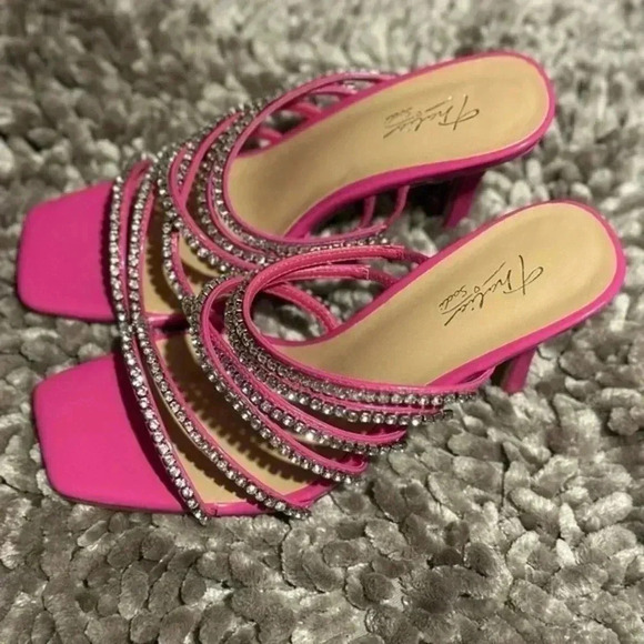 Thalia Sodi Star studded ⭐️ Women’s size 8US - Picture 2 of 8